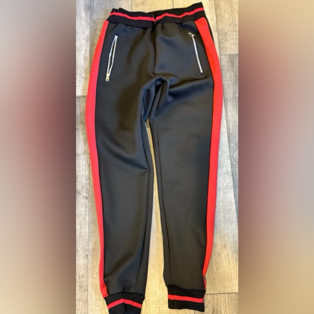 WEIV Black and Red Sweatsuit Pants‎ Junior Mens Size Large Is Missing Drawstring